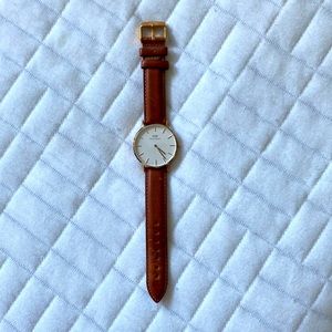 Daniel Wellington tan leather watch